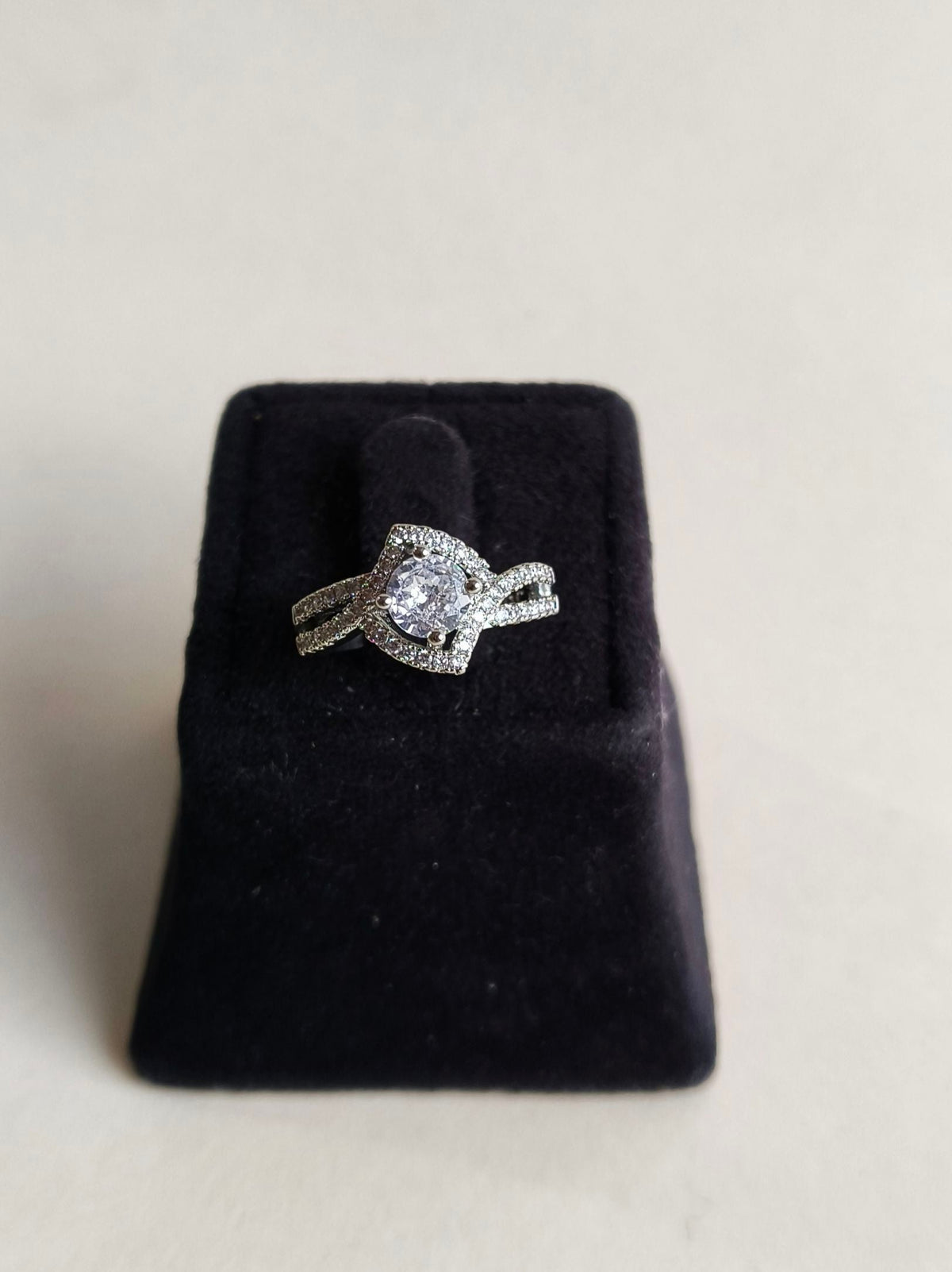 Elegant AD Finger Ring Shine | AMOLA (size us 7)