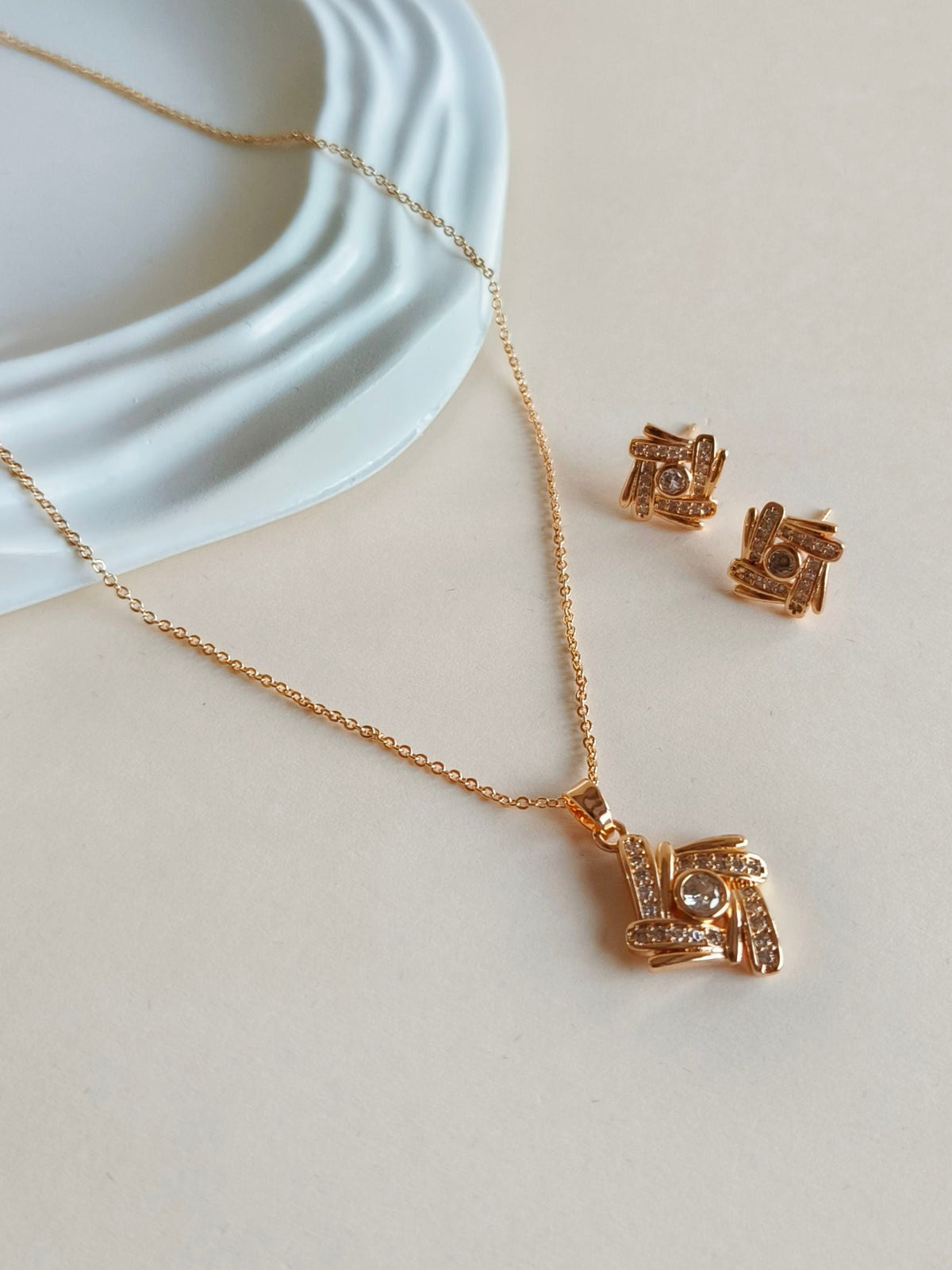 Perfect Shine AD Pendant Set | AMOLA