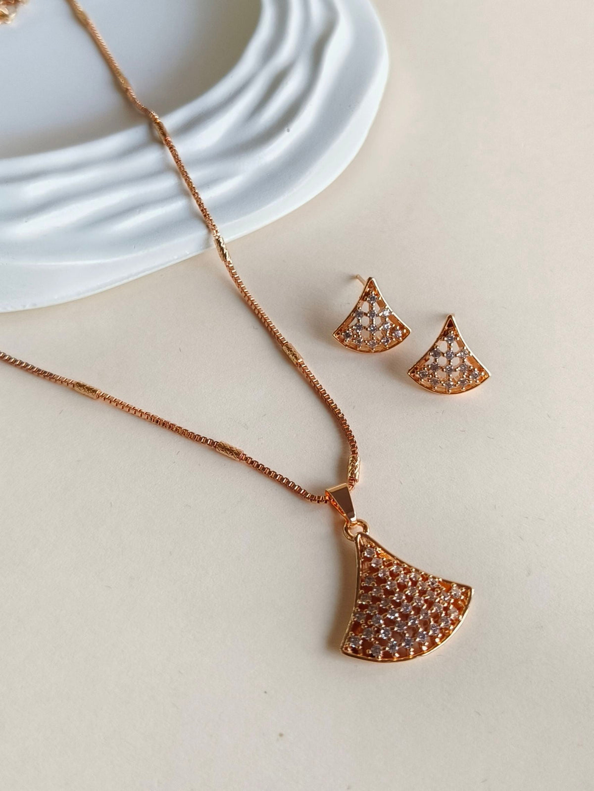 Perfect Shine AD Pendant Set | AMOLA