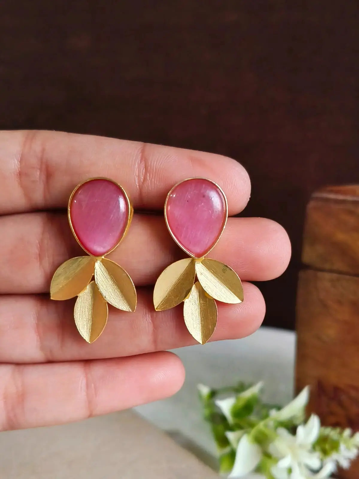 Golden Monalisa Leaf Shine Stud Earrings | AMOLA