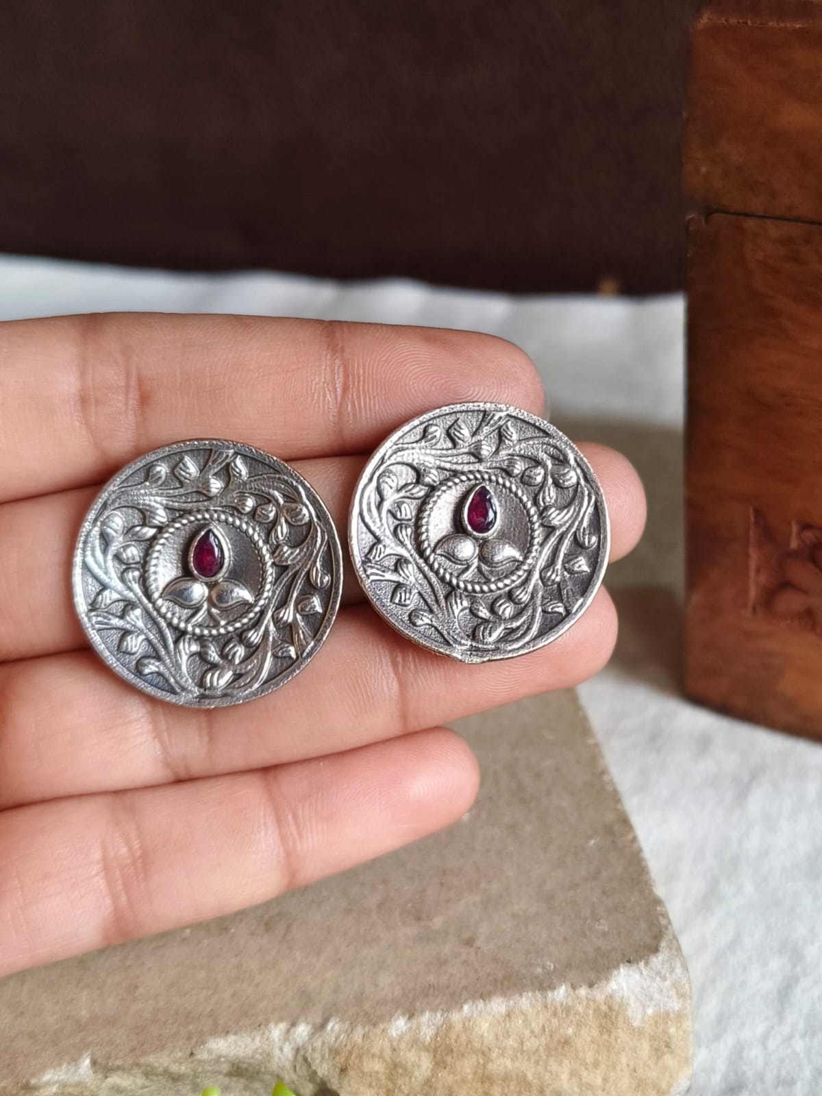 Round oxidized silver-plated stud earrings | AMOLA