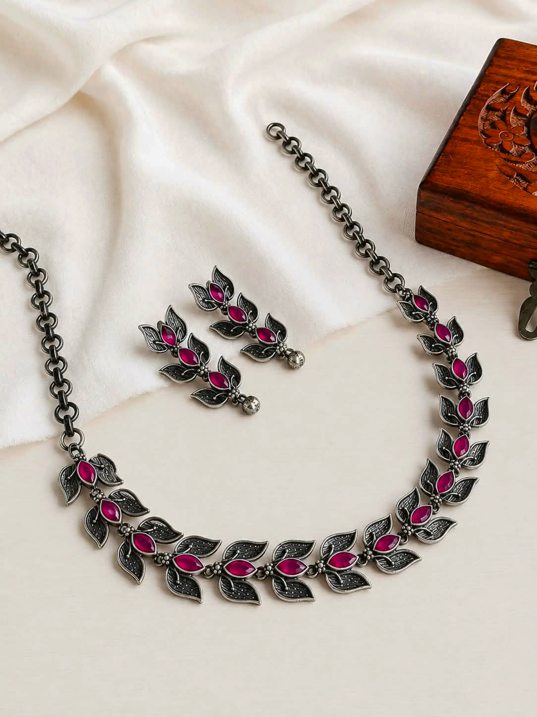 Leaf Style Minimal Necklace Set | AMOLA