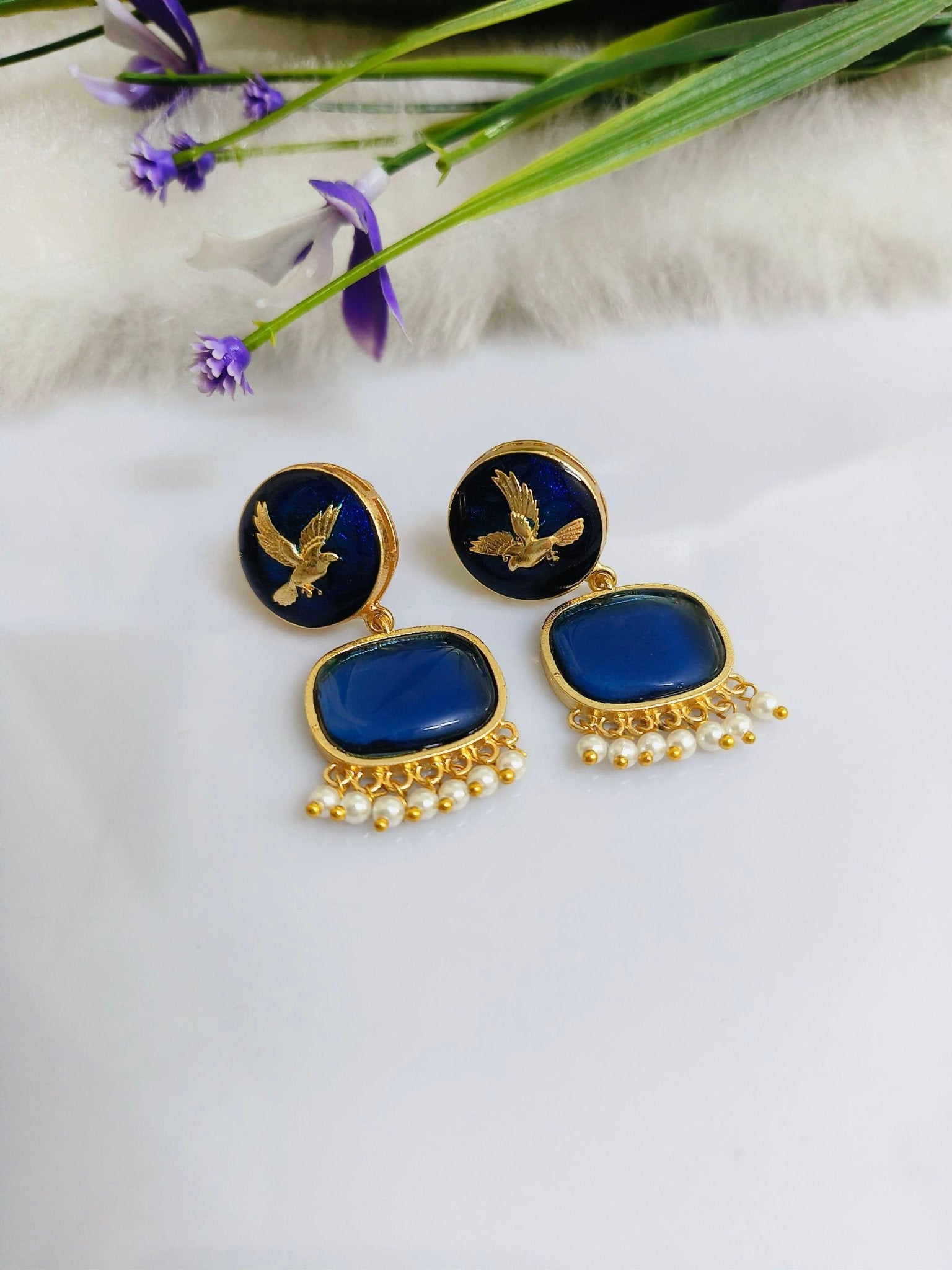 Classy Golden Dangler Earrings | Sarichka - Sarichka FashionSarichka Fashion